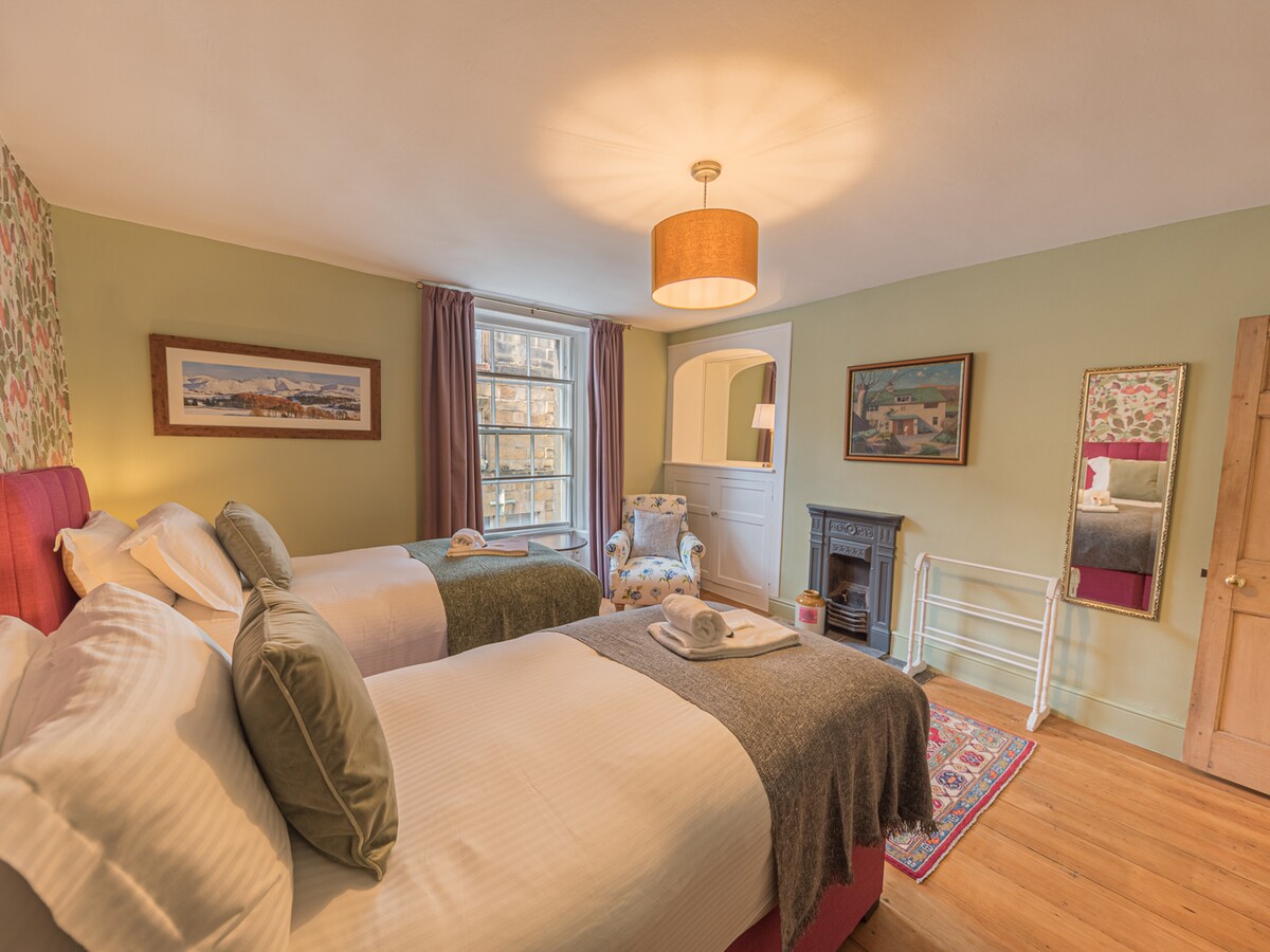 غرفة نوم مزدوجة في الطابق الأول (أو Superking عند الطلب)