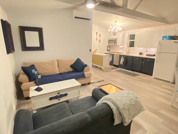Coastal Charm - 2 Blocks From The Beach - Surfside Beach, TX
