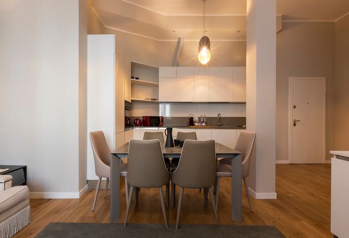 Luxury Apartment close to Duomo Square – 8 Guests