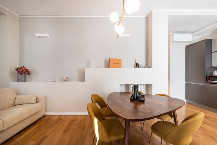 7° Floor Luxury Apartment Duomo View – 5 Guests gallery image 2