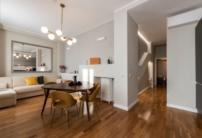 7° Floor Luxury Apartment Duomo View – 5 Guests