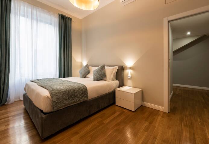 7° Floor Luxury Apartment Duomo View – 5 Guests gallery image 3