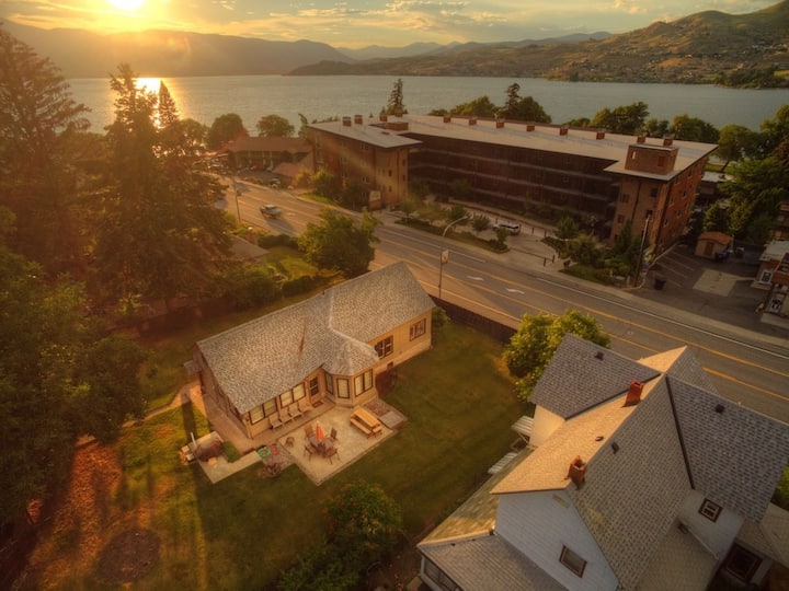 4bedroom Lakeside retreat. Summer/winter getaway Houses for Rent in