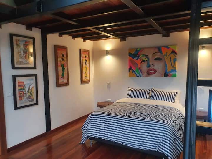 מיטות זוגיות 1 עם  כריות, שמיכות תרמיות, כרבולית, מגבות