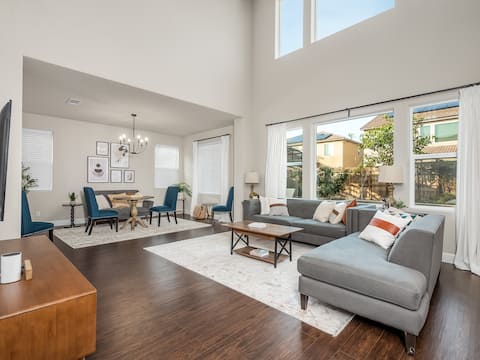 The Em House Clovis- Chefs Kitchen! King Bed Suite