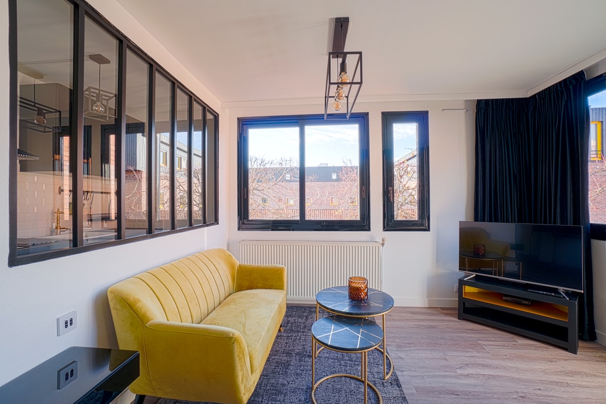 Sofa, stolić, TV + Wi-Fi