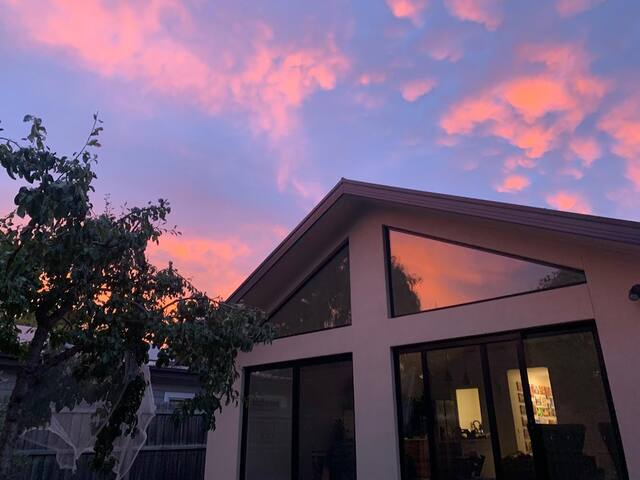 Charming 3 bed coastal home with outdoor living