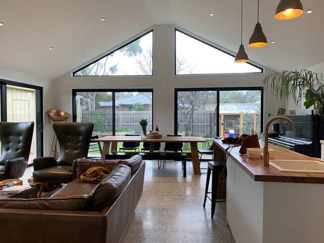 Charming 3 bed coastal home with outdoor living gallery image 2