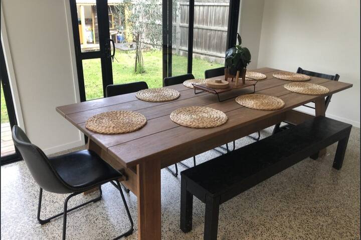 Charming 3 bed coastal home with outdoor living gallery image 5