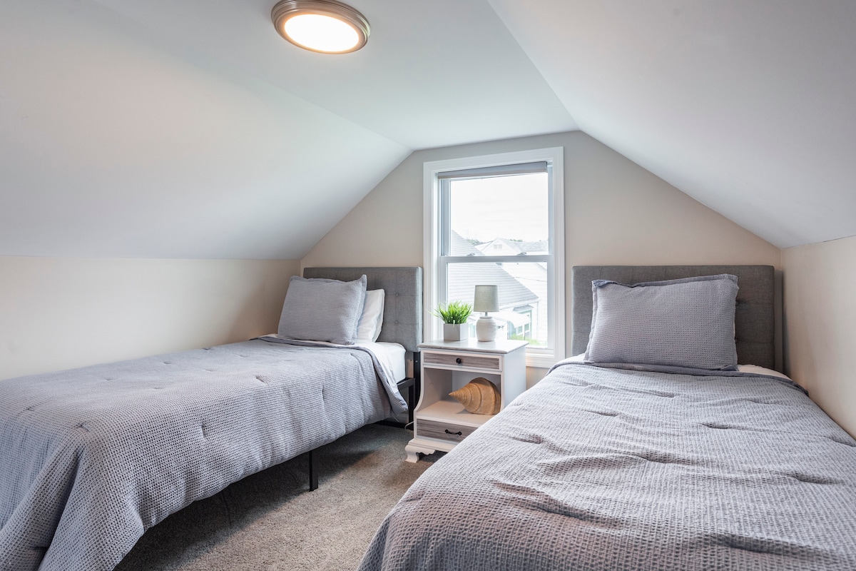 ชั้น 2 ห้องนอนชั้นบน 2 เตียง