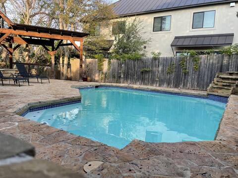 5 Bedroom 4 Bath home with Private Pool & Casita