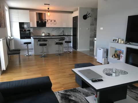 Lovely condominium with a fireplace