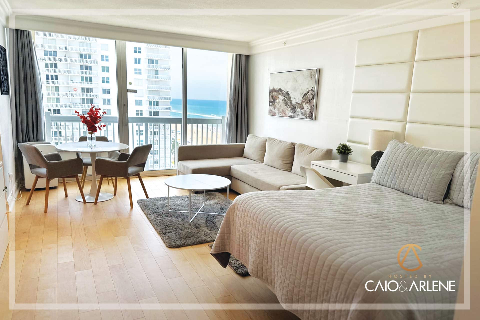 STUNNING OCEANVIEW, Beachfront, internet 70” TV