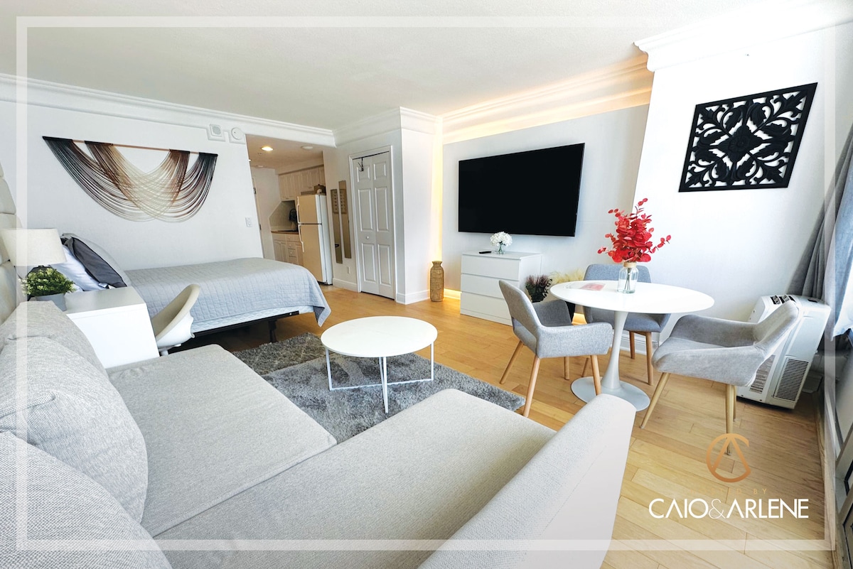 STUNNING OCEANVIEW, Beachfront, internet 70" TV