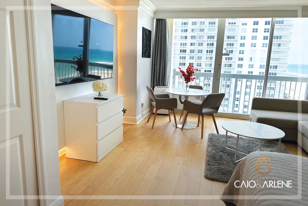 STUNNING OCEANVIEW, Beachfront, internet 70" TV
