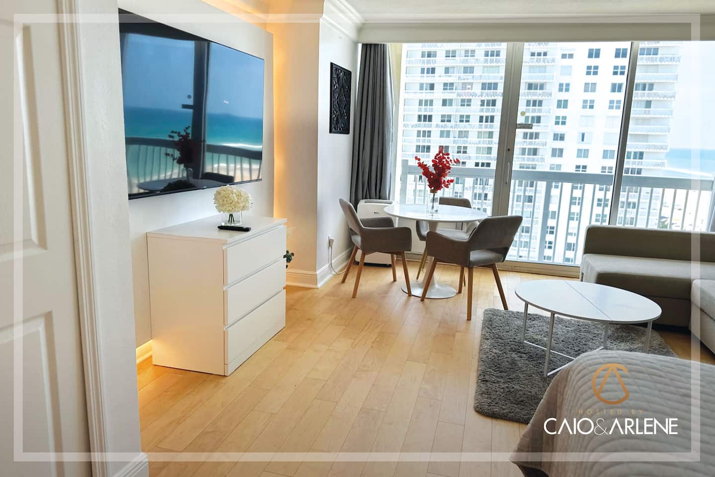 STUNNING OCEANVIEW, Beachfront, internet 70" TV