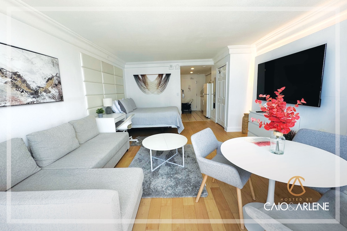 STUNNING OCEANVIEW, Beachfront, internet 70" TV