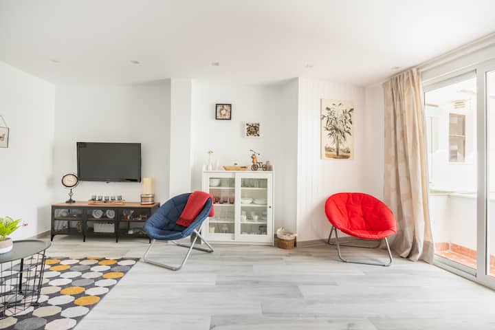 Spacious Living Room