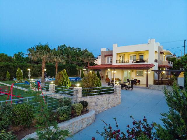 Knossos Estate, Villa Ariadni, luxury and privacy gallery image 4