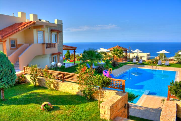 Knossos Estate, Villa Ariadni, luxury and privacy gallery image 2