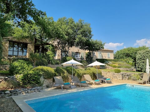 Character house, stunning views of the Luberon