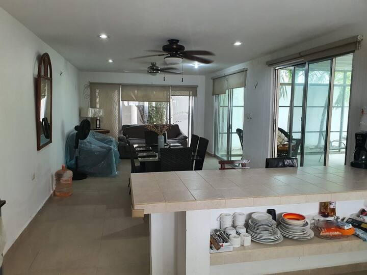 House half a block from the pier, super safe area Houses for Rent in