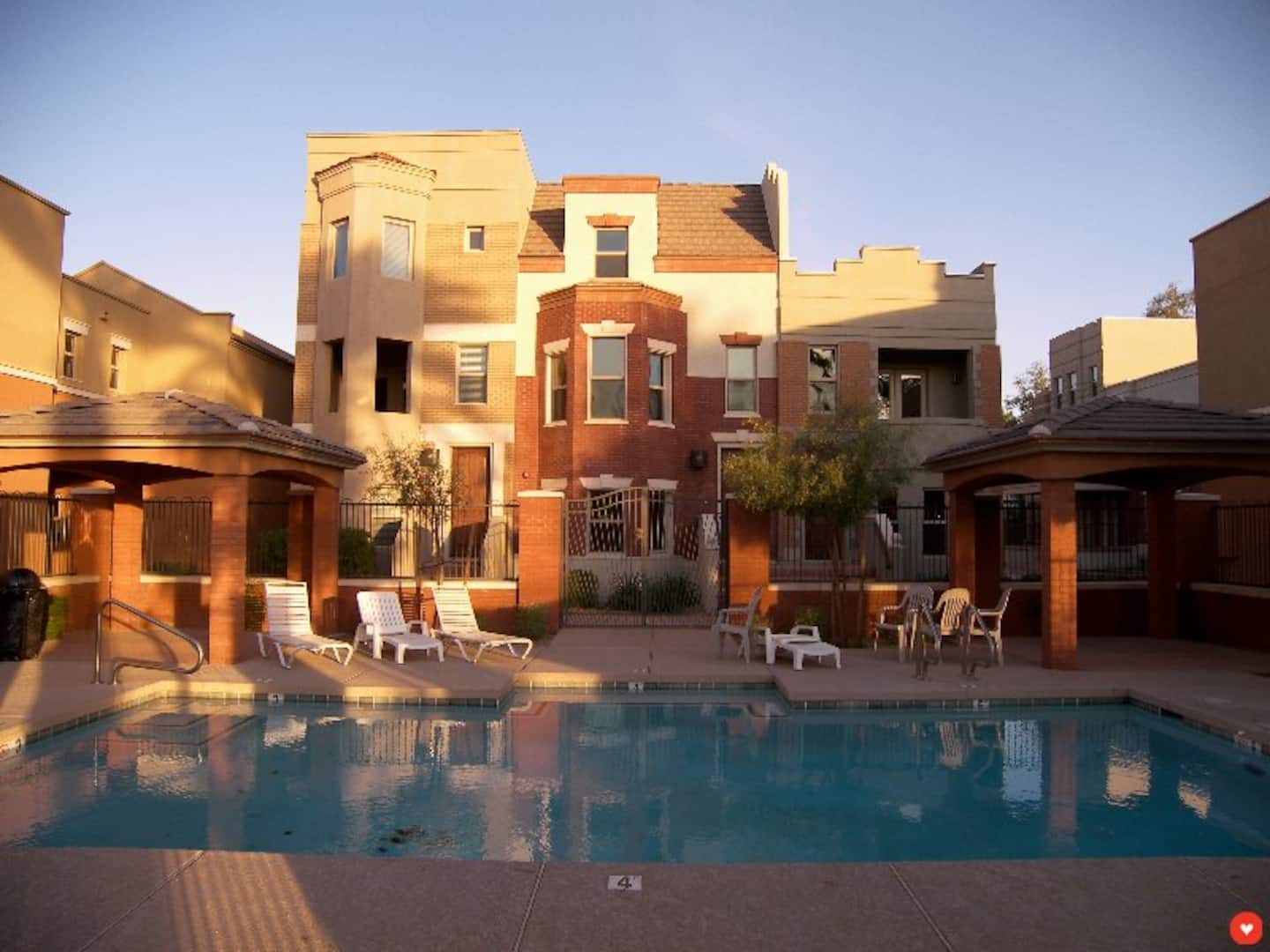 Unique&spacious Townhouse Steps Away From Mill Ave