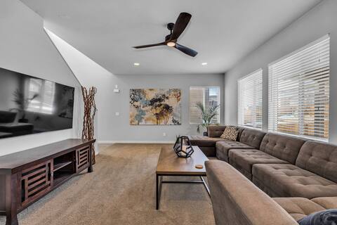 Cheerful 3 Bedroom - Manhattan Beach Inspired Home