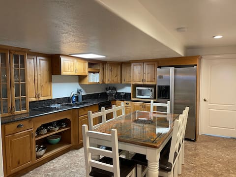 Beautiful, spacious 2-bedroom home in Kaysville