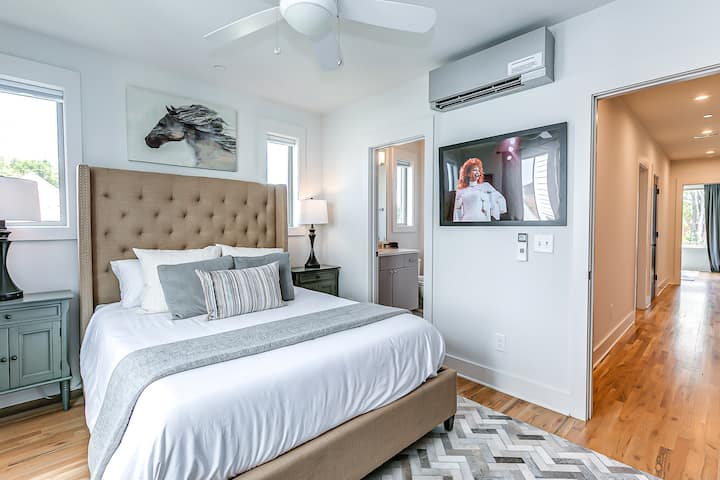 Hermosa suite con cama tamaño queen