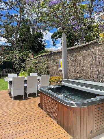 Sunny Rose Bay pad with spacious garden + Hot tub gallery image 2