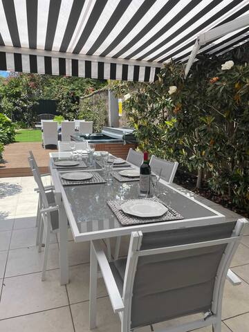 Sunny Rose Bay pad with spacious garden + Hot tub gallery image 4