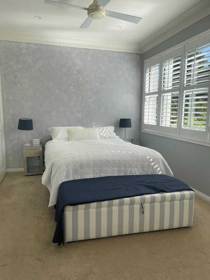 Основна спалня с двойно легло и климатик