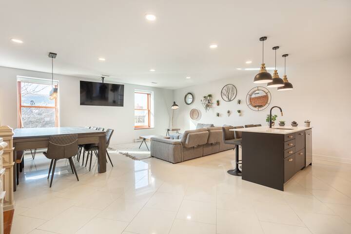 The Cottage – Spacious 6BR with Unique Terrace gallery image 4