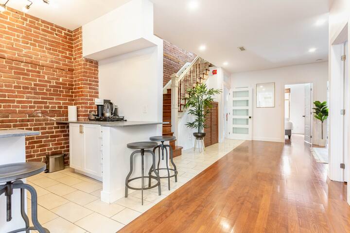 The Cottage – Spacious 6BR with Unique Terrace gallery image 5