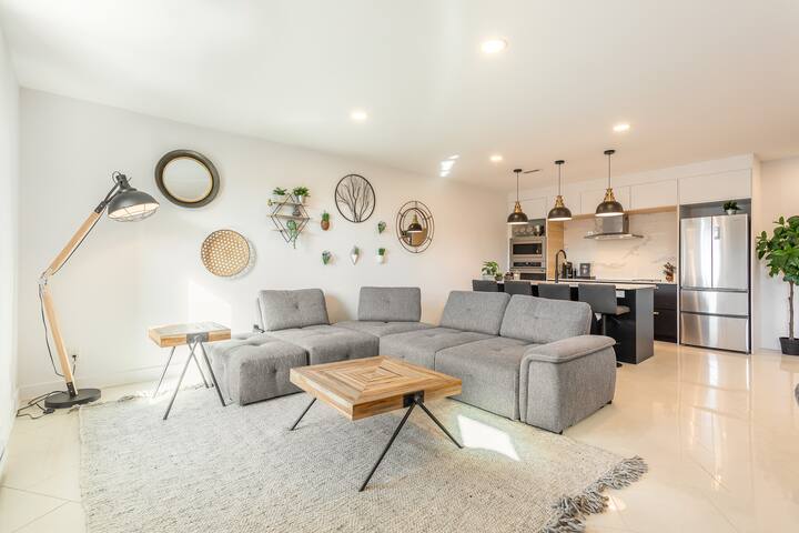 The Cottage – Spacious 6BR with Unique Terrace gallery image 3