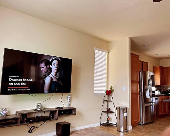 3 Stores Vacation Home With Free Parking gallery image 2