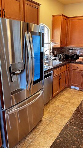 3 Stores Vacation Home With Free Parking gallery image 4