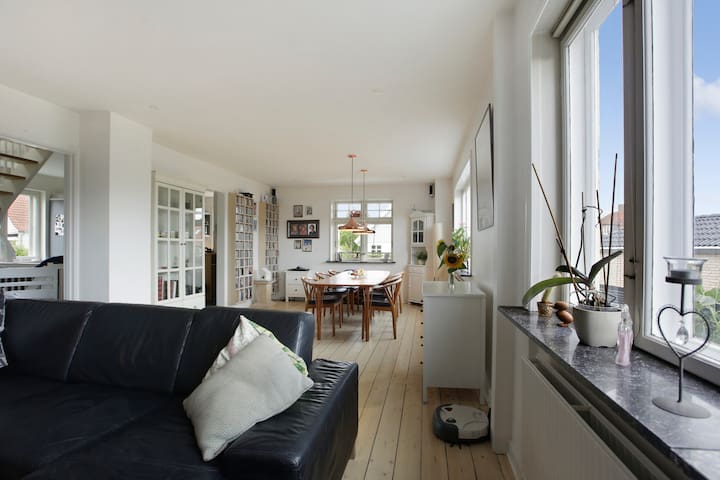 Vidunderligt hus på 173 m2 og 86 m2 kælder gallery image 2