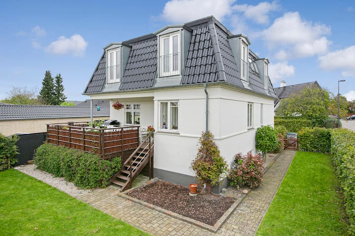 Vidunderligt hus på 173 m2 og 86 m2 kælder