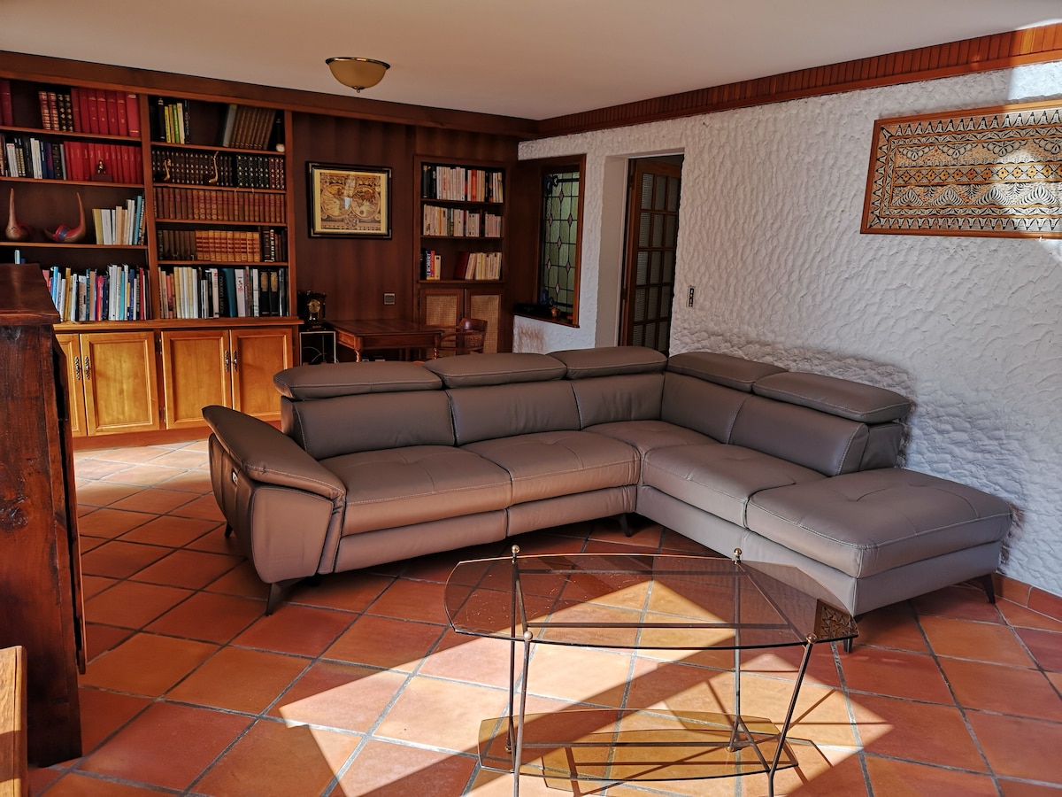 Top performing Airbnb: Large downtown house with garden in Foix