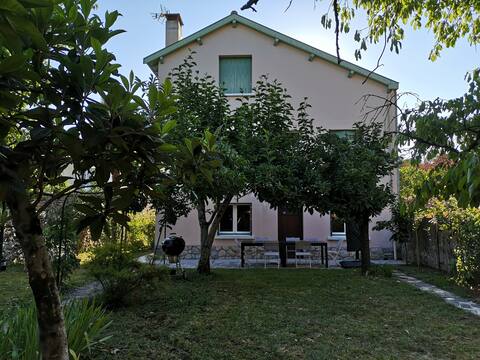 Large house downtown with garden (6 people)