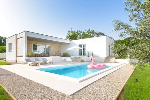 Villa Sunrise, heated pool, 4****