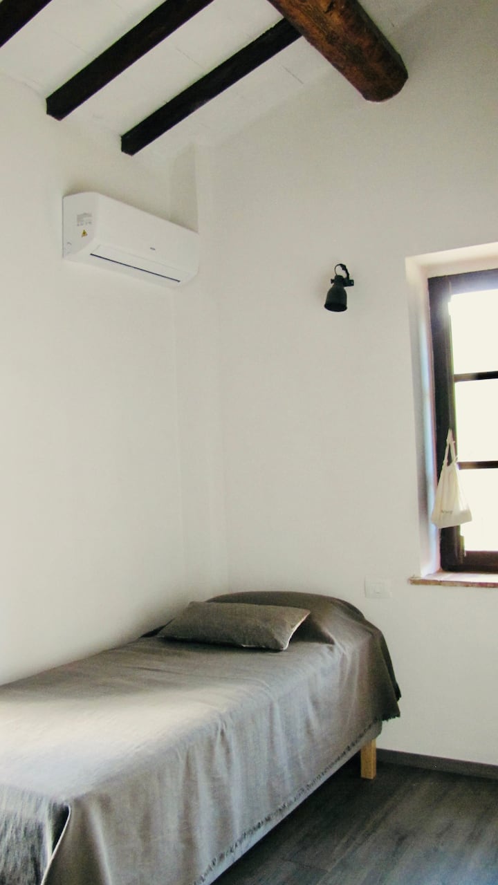 Également dans les deux chambres, il y a  l'air conditionné