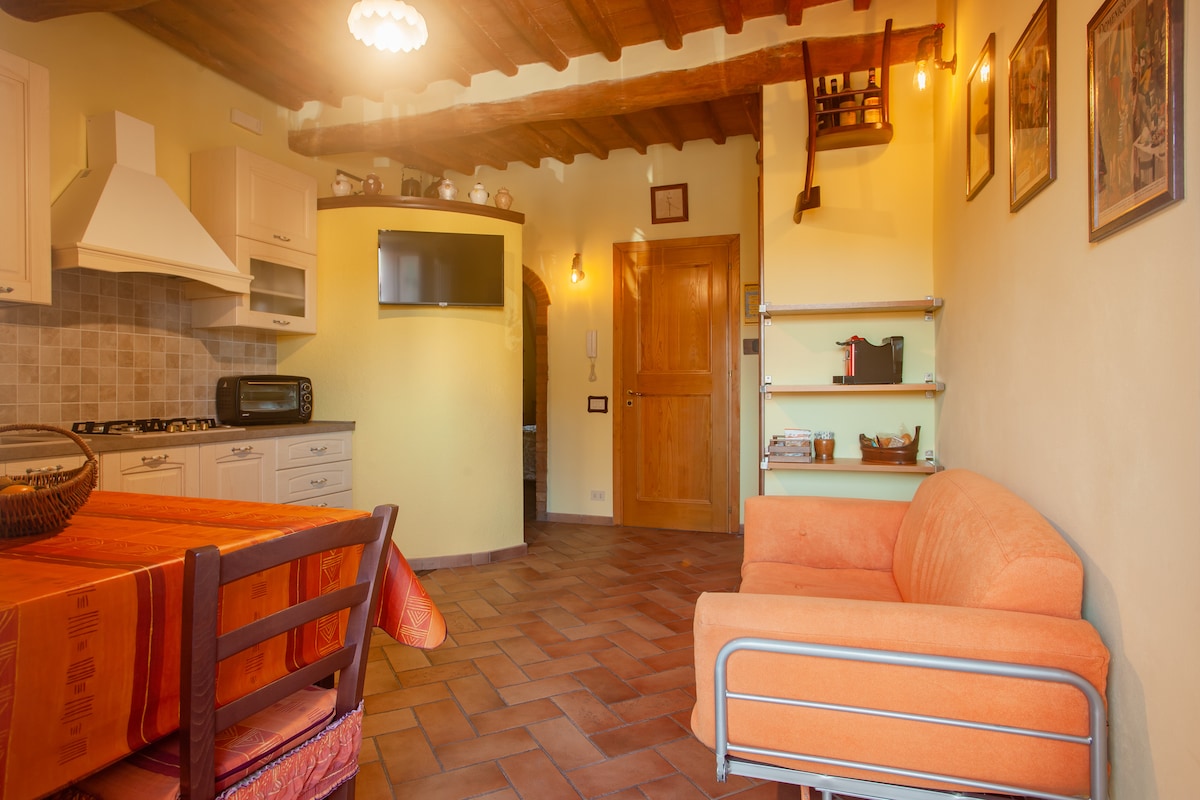 Anuncio de Airbnb popular: Casa il Girasole in the historic center of Poggibonsi en Poggibonsi