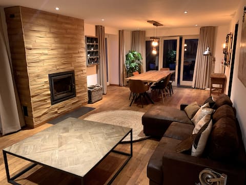 3-bedroom house with outdoor hot tub