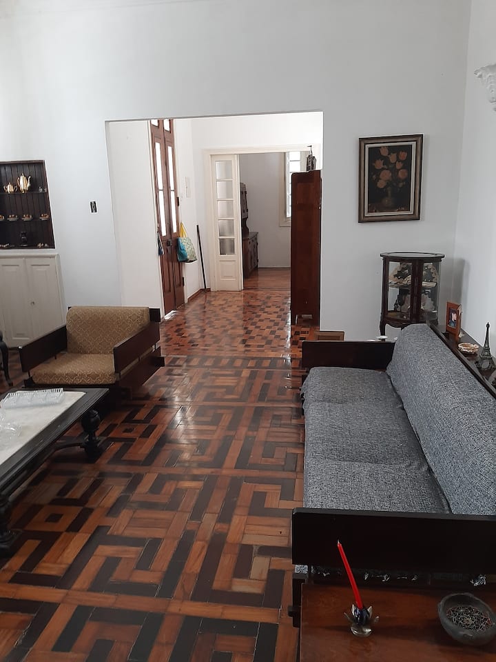 Casa Agradável Em Rua Tranquila - Copacabana