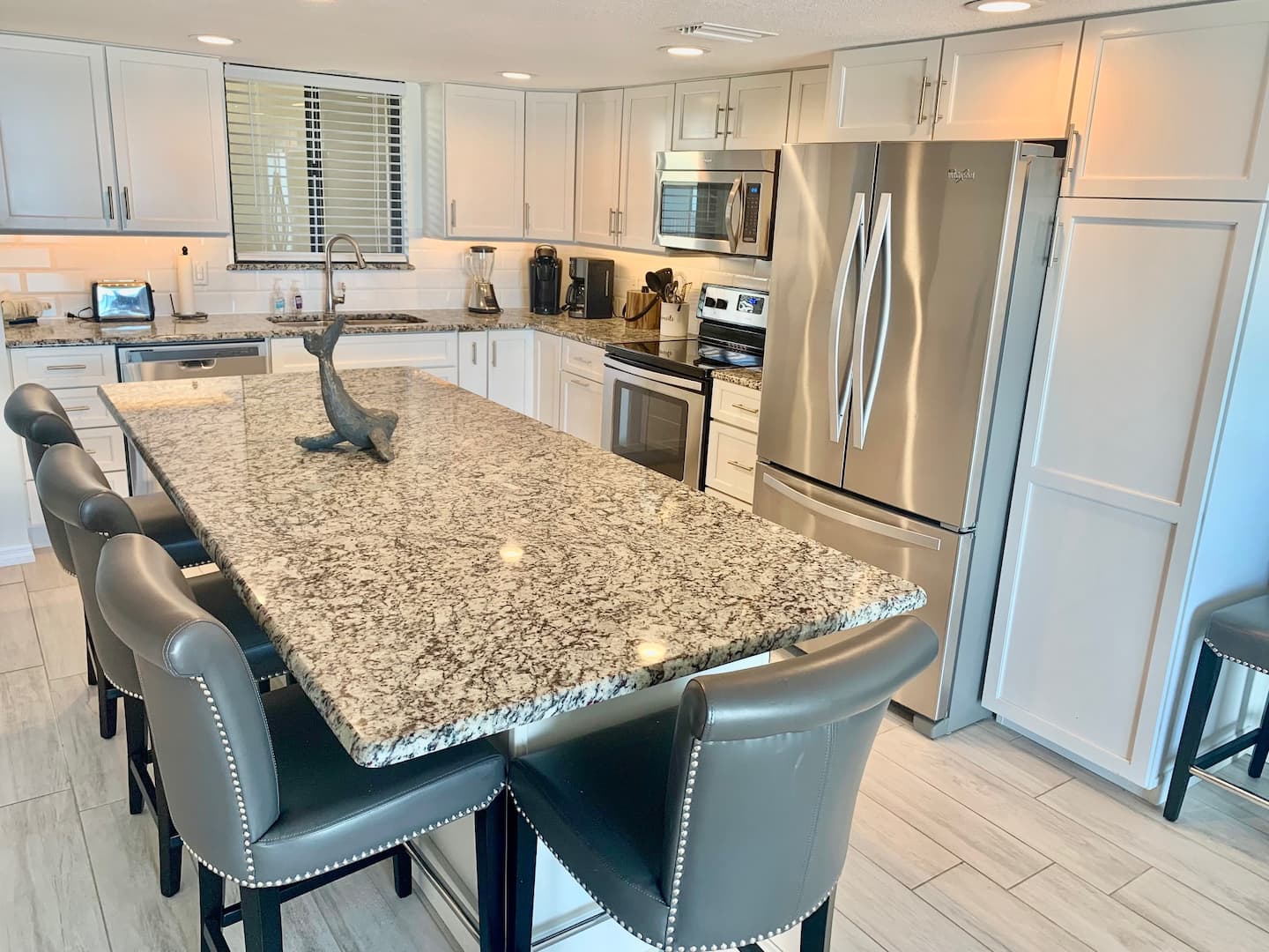 Modern Decor and Ocean Galore! New Renovated Condo
