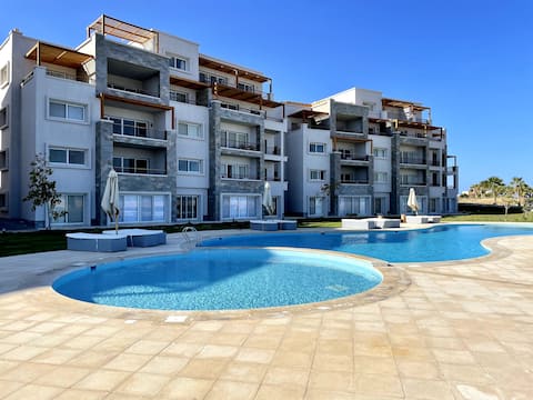 Soma Bay Apartment direct sea view, pool and beach