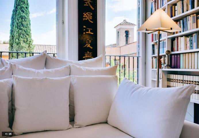 Luxury art apartment in Trastevere with terrace gallery image 4